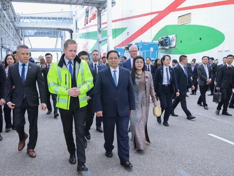 Thủ tướng thăm cảng biển hàng đầu vùng Baltic và tìm hiểu kinh nghiệm phát huy giá trị di sản ở Estonia