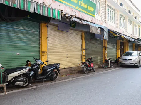 Khi các cửa hàng đóng cửa