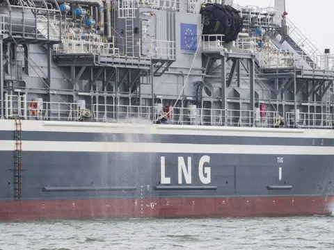 Khách hàng lớn nhất của LNG Nga ở châu Âu cảnh giác trước kế hoạch của EU