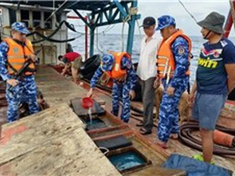 Vùng Cảnh sát biển 4 liên tục bắt giữ tàu chở dầu DO trái phép trên biển