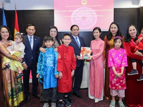 Thủ tướng: Đảng, Nhà nước luôn quan tâm cộng đồng Việt Nam ở nước ngoài, dù chỉ một người