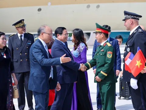 Thủ tướng Phạm Minh Chính tới Nice, bắt đầu chuyến công tác tại Cộng hoà Pháp