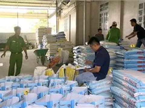 Phát hiện hơn 37 tấn thức ăn tôm giả tại Bạc Liêu