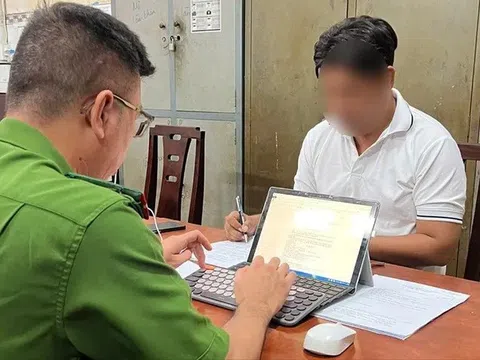 Danh tính người đàn ông chặn ô tô đập phá, đòi hành hung tài xế