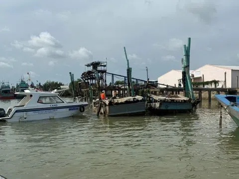 Bắt 9 tàu, sà lan khai thác cát trái phép trên sông Tiền