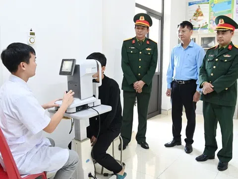 Trường hợp bị cận vẫn phải đi nghĩa vụ quân sự, không phải ai cũng biết