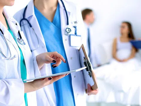 Hộ lý có được chuyển lên Bác sĩ hạng III?