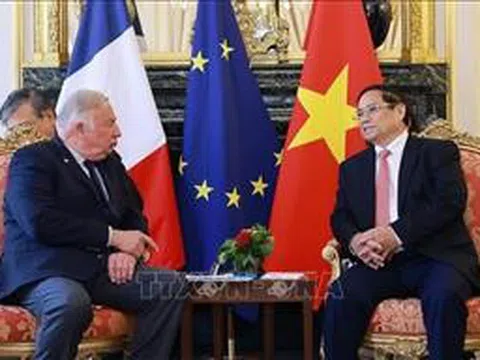 Thủ tướng Phạm Minh Chính hội kiến Chủ tịch Thượng viện Pháp