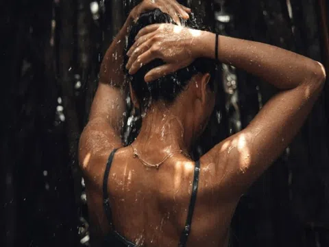 Bị điếc đột ngột sau lần tắm đêm