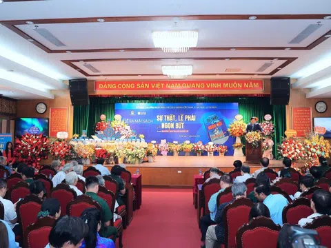 Ra mắt sách "Sự thật, Lẽ phải và Ngọn bút"