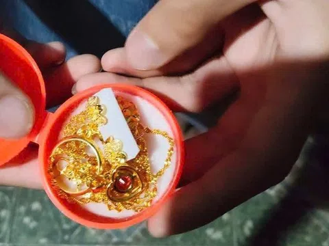 Tiết lộ bất ngờ về số trang sức màu vàng 2 thiếu niên nhặt được