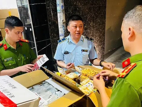 Phát hiện lô kẹo socola, táo đỏ không rõ nguồn gốc tại “thủ phủ bánh kẹo” La Phù
