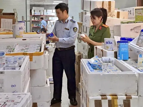 Hà Nội: Phát hiện kho trữ sữa, thực phẩm chức năng, mỹ phẩm nhập lậu