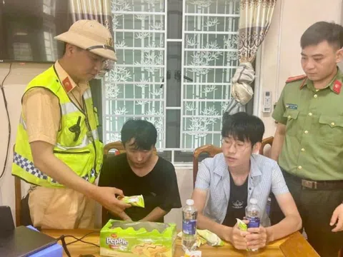 Phát hiện 2 thanh niên ngoại quốc bị dụ dỗ “việc nhẹ lương cao”, lạc sang ở Việt Nam