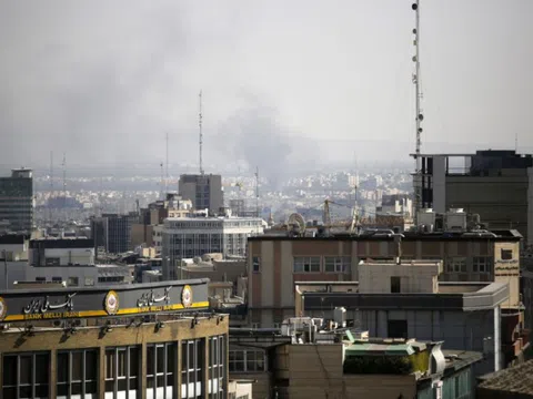 Israel tấn công đơn vị đặc biệt của IRGC, Iran từ chối đàm phán