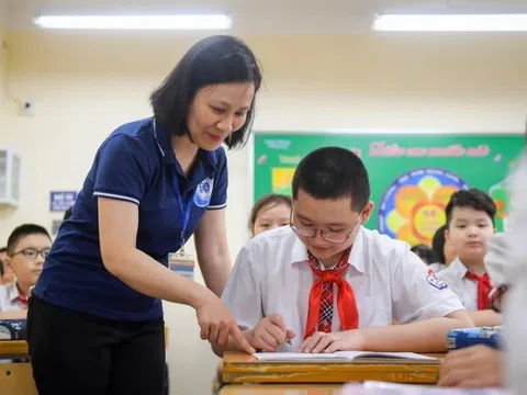 Lương nhà giáo được xếp cao nhất, không cấm dạy thêm học thêm