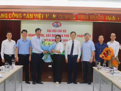 Chi bộ Ban Nghiên cứu, xây dựng và phổ biến pháp luật tổ chức thành công Đại hội lần thứ IV