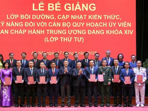 Bế giảng Lớp bồi dưỡng cán bộ quy hoạch Ủy viên Trung ương khóa XIV