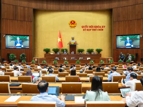 Phiên thảo luận về kinh tế-xã hội diên ra sôi nổi, thẳng thắn, trách nhiệm