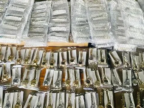 Thu giữ 450 đồng hồ giả nhãn hiệu Rolex nhập lậu qua cửa khẩu Trà Lĩnh