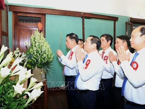Lễ báo công dâng Bác nhân kỷ niệm 100 năm Ngày Báo chí Cách mạng Việt Nam