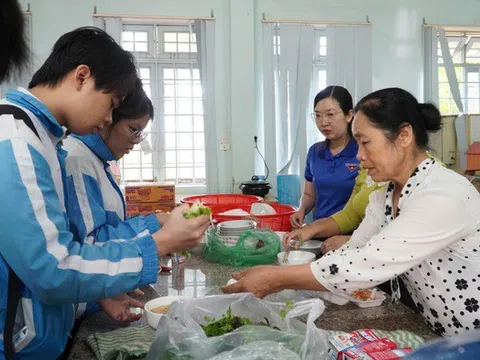 Câu chuyện đẹp ở Ngô Mây trên hành trình "vượt vũ môn" của các sĩ tử Kon Tum