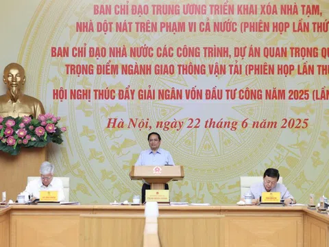 Thủ tướng: Không vì triển khai chính quyền địa phương 2 cấp mà ảnh hưởng tới các công việc