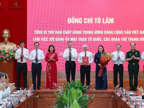 Tổng Bí thư trao quyết định tổ chức bộ máy Cơ quan Ủy ban Trung ương MTTQ Việt Nam