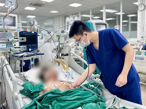 10 năm tự chữa đau khớp, cụ ông 77 tuổi nằm thở máy vì tụ cầu vàng đa kháng