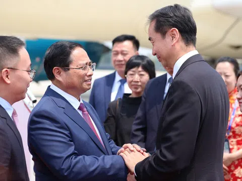 Thủ tướng tới Thiên Tân, bắt đầu chuyến công tác dự Hội nghị WEF và làm việc tại Trung Quốc