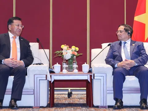 Thủ tướng tiếp lãnh đạo 3 tập đoàn hàng đầu Trung Quốc về đường sắt và hạ tầng giao thông