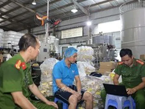 Công an Hưng Yên thông tin về việc triệt phá đường dây 'dầu thực vật giả'
