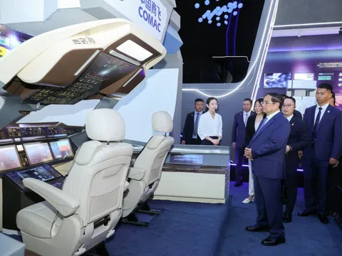 Thủ tướng tham quan, tìm hiểu kinh nghiệm phát triển của quận Phố Đông (Thượng Hải)