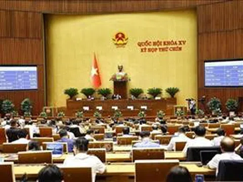 Quốc hội thông qua miễn, hỗ trợ học phí với trẻ mầm non, học sinh phổ thông