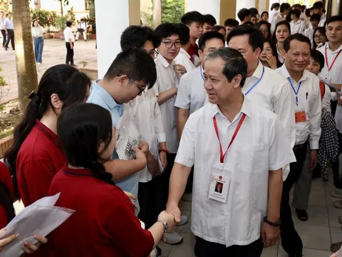 Bộ trưởng GĐ&ĐT kiểm tra công tác tổ chức thi tốt nghiệp THPT tại Vĩnh Phúc