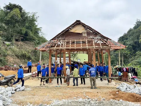 Huyện miền núi khó khăn bậc nhất Nghệ An “cán đích” xây nhà cho người nghèo