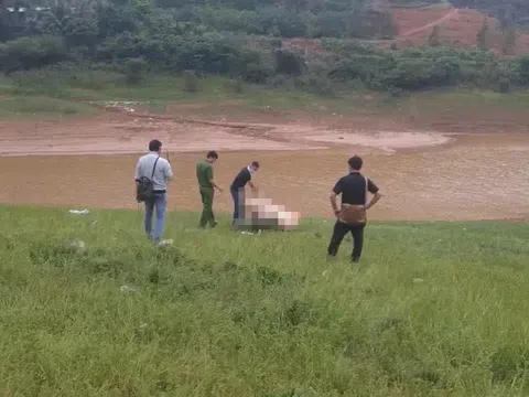 Đi giăng lưới, phát hiện thi thể nam giới bị trói tay trôi trên sông