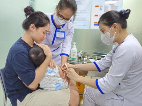 Tiêm miễn phí cho người đến vùng dịch, điểm mới trong chính sách tiêm chủng