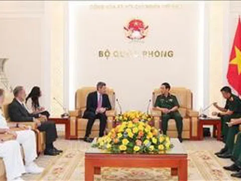 Đại tướng Phan Văn Giang tiếp Quốc vụ khanh Quốc phòng Italy