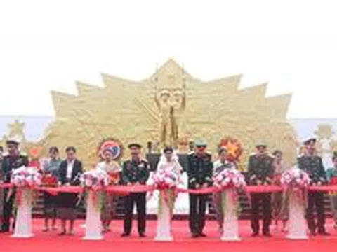 Tình đoàn kết đặc biệt Việt Nam - Lào mãi trường tồn