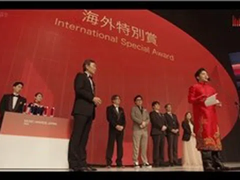 Tùng Dương tự hào khi nhận giải thưởng International Special Awards ở Nhật