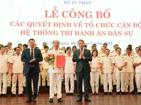 Công bố các quyết định bổ nhiệm cán bộ chủ chốt hệ thống thi hành án dân sự