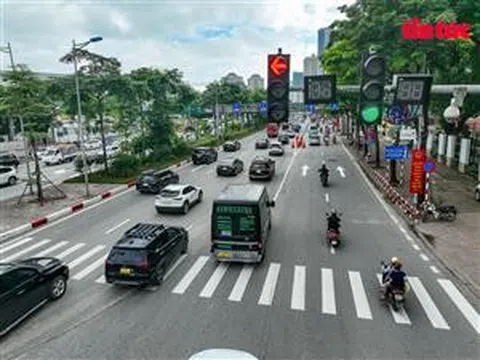 Hà Nội điều chỉnh đèn tín hiệu khi dựng rào phân làn cứng trên đường Võ Chí Công