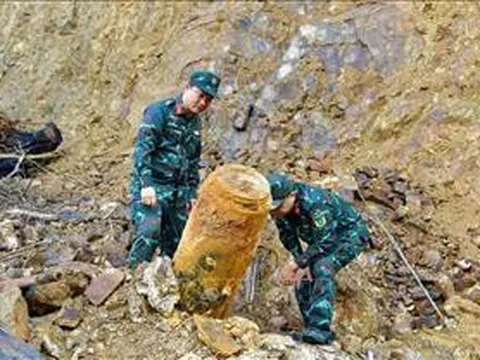 Hủy nổ an toàn quả bom nặng 500kg còn nguyên kíp nổ