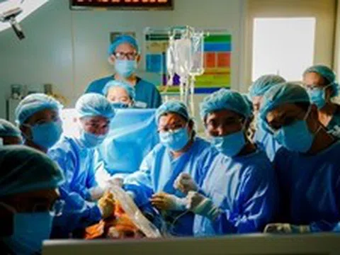 Nâng tầm ngành y tế Việt - Bài 1: Những bệnh nhân nước ngoài ‘hồi sinh’ nhờ bác sĩ Việt
