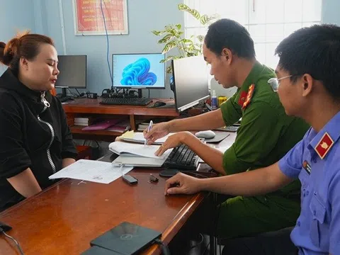 Không trả lại 100 triệu đồng cho người chuyển khoản nhầm, cô gái bị khởi tố