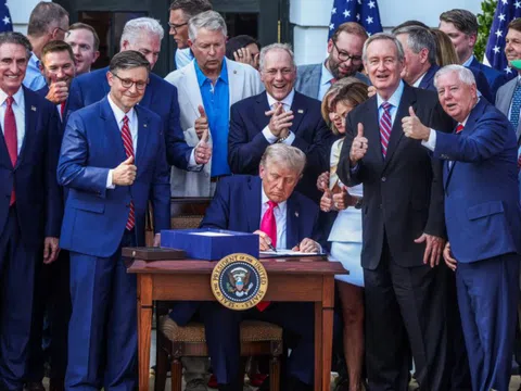 Ông Trump ký ban hành “siêu dự luật” thành luật, xác lập chiến thắng lập pháp quan trọng nhất nhiệm kỳ hai