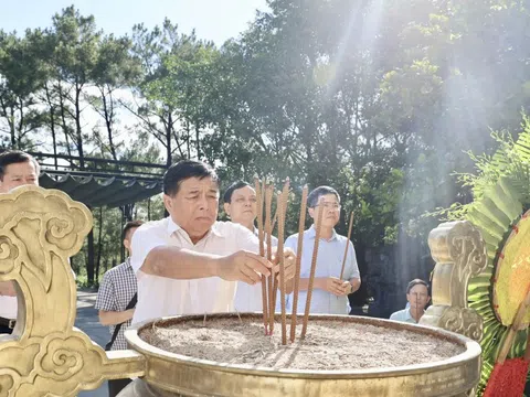 Phó Thủ tướng Nguyễn Chí Dũng tri ân các anh hùng liệt sĩ