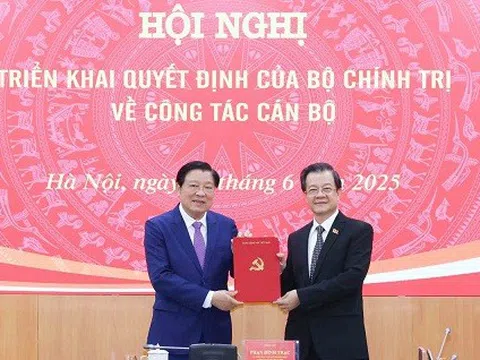Trao Quyết định của Bộ Chính trị điều động, bổ nhiệm Phó Trưởng Ban Nội chính Trung ương