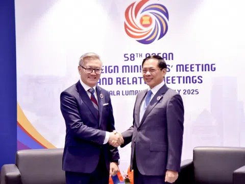 Phó Thủ tướng, Bộ trưởng Ngoại giao Bùi Thanh Sơn gặp Bộ trưởng Ngoại giao Lào